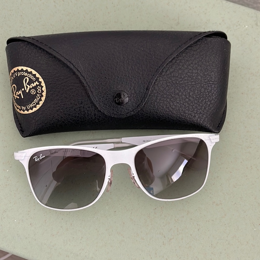White Ray-Ban Sunnies